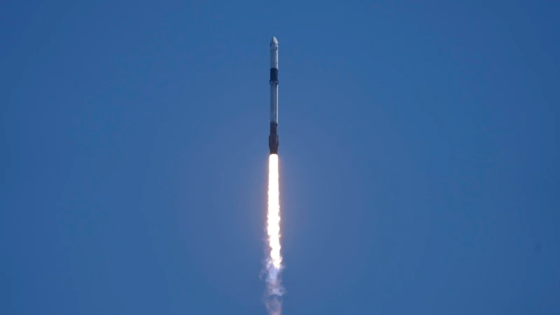 Компанія SpaceX запустила новий супутник з мису Канаверал
