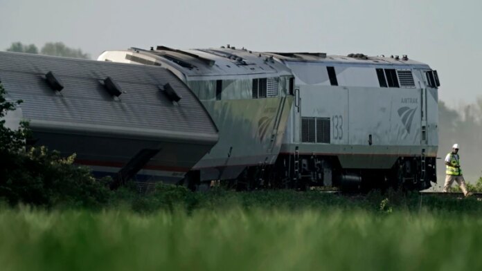 Пасажирський поїзд зійшов з рейок до Міссурі, є загиблі
