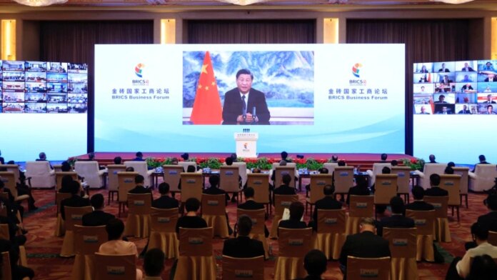 Сі Цзіньпін виступив проти односторонніх санкцій
