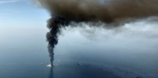 У Криму повідомили про пожежу на нафтовидобувній платформі
