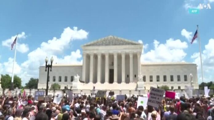 У США відбулися демонстрації проти скасування права на аборт
