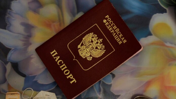 Україна з 1 липня запровадила візовий режим для громадян Росії

