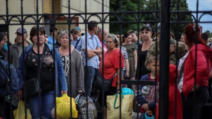 Українці, які опинилися в РФ, не можуть виїхати через труднощі з грошима і документами
