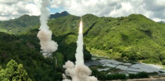 Китай проводить учбові ракетні пуски в районі Тайваню
