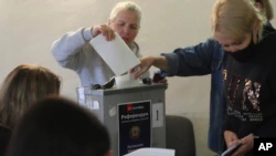 Мешканці Луганської області голосують у пункті тимчасового розміщення у Волгограді, Росія, 23 вересня 2022 року