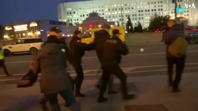 Протести у Росії: близько 1400 затриманих
