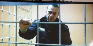 Російські лікарі просять Путіна припинити знущання з Навального
